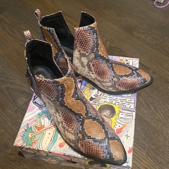 Jeffrey Campbell Cromwell booties. Grey wine snake silver. Size 11. Super cool - Picture 2 of 6